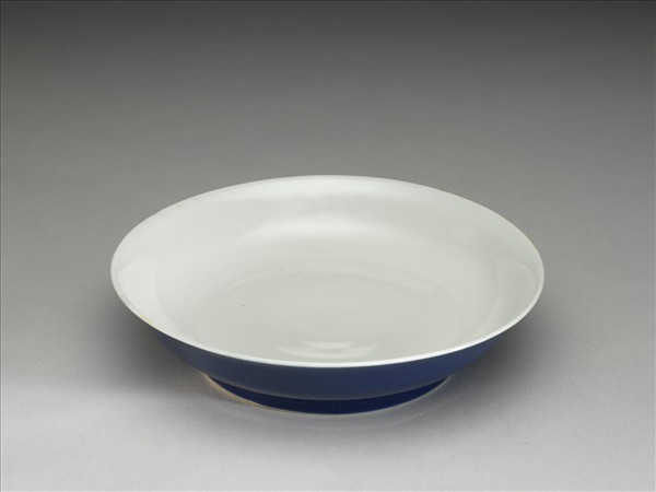 霽青釉白裡龍紋盤