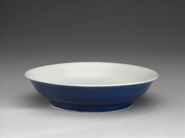 霽青釉白裡龍紋盤