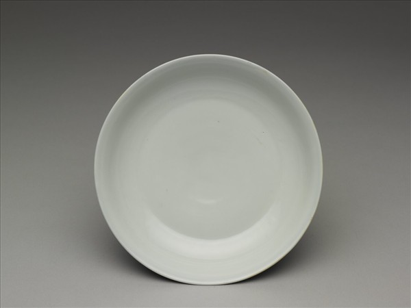 霽青釉白裡龍紋盤