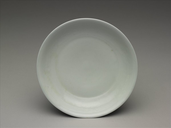 霽青釉白裡龍紋盤