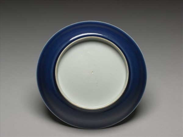 霽青釉白裡龍紋盤