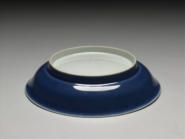 霽青釉白裡龍紋盤