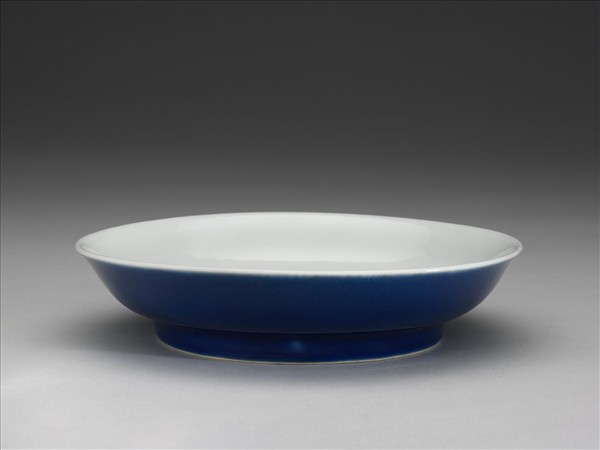 霽青釉白裡龍紋盤