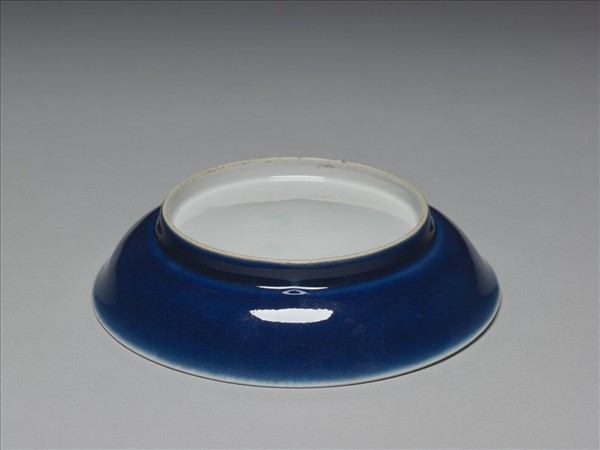 霽青釉白裡龍紋盤