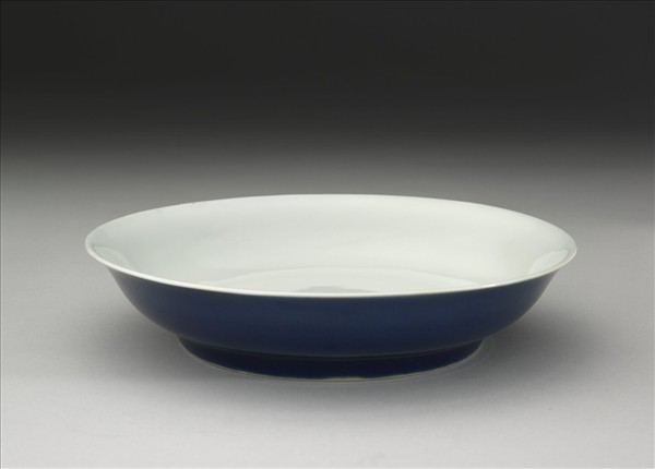 霽青釉白裡龍紋盤