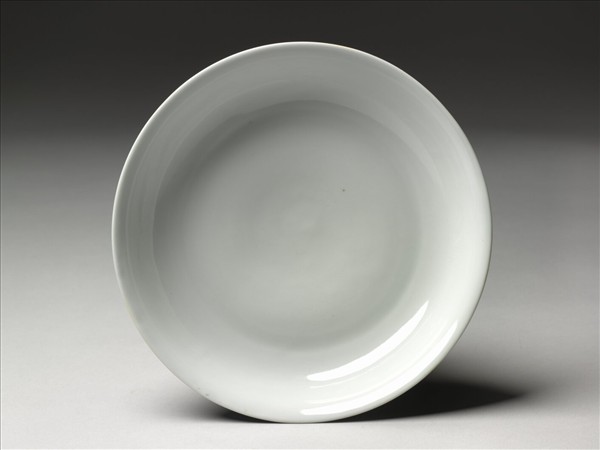 霽青釉白裡龍紋盤