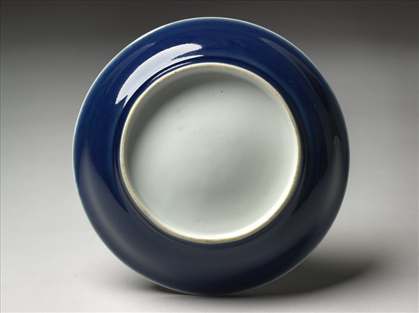 霽青釉白裡龍紋盤