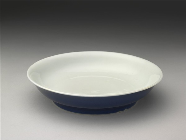 霽青釉白裡龍紋盤