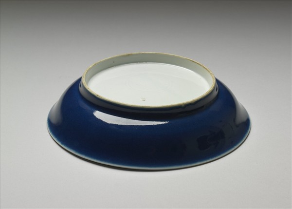 霽青釉白裡龍紋盤