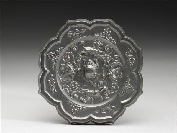 雙鳳瑞獸菱花鏡