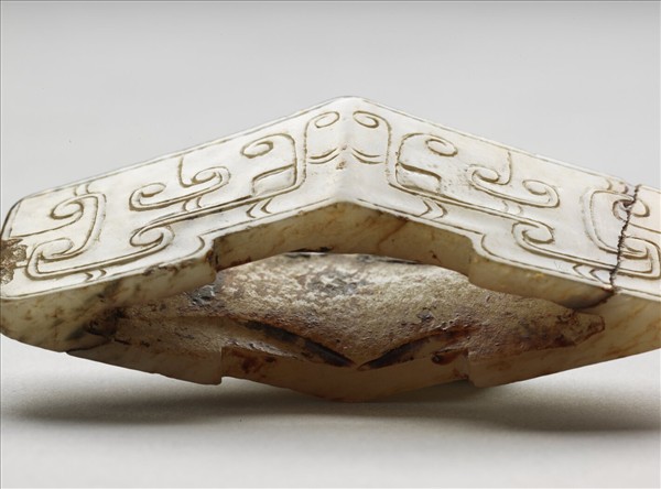 玉動物面紋劍鐔