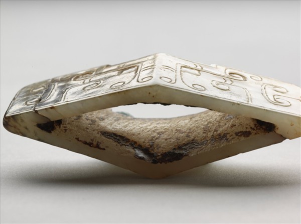 玉動物面紋劍鐔