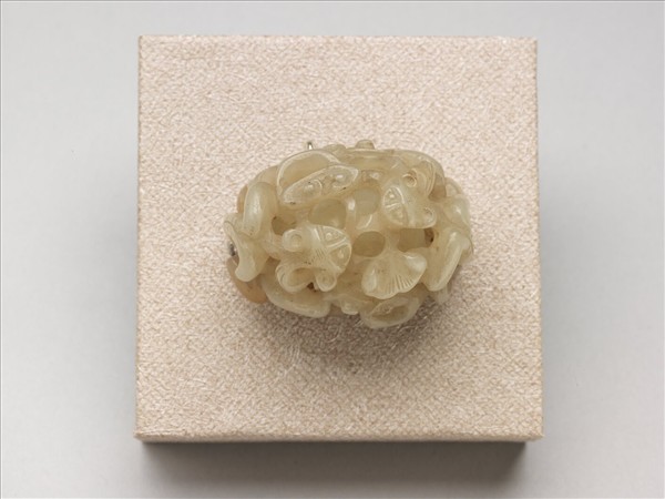 螭虎啣芝紋玉頂