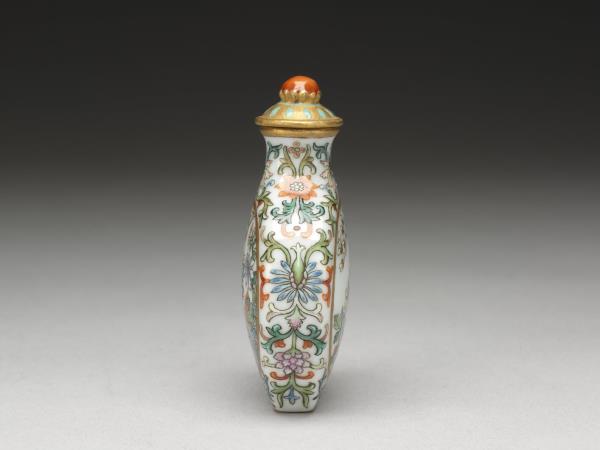 瓷胎粉彩玉堂富貴鼻煙壺