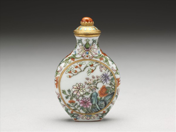 瓷胎粉彩玉堂富貴鼻煙壺