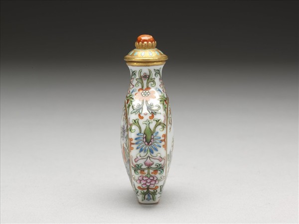 瓷胎粉彩玉堂富貴鼻煙壺