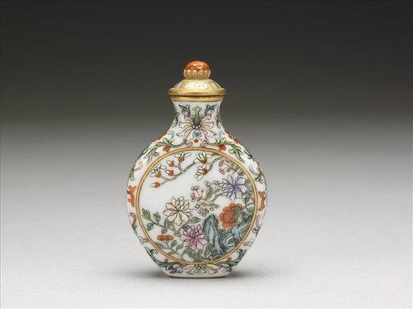 瓷胎粉彩玉堂富貴鼻煙壺