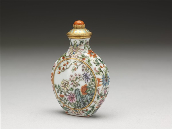 瓷胎粉彩玉堂富貴鼻煙壺