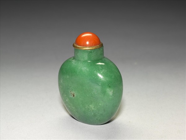 翠玉鼻煙壺