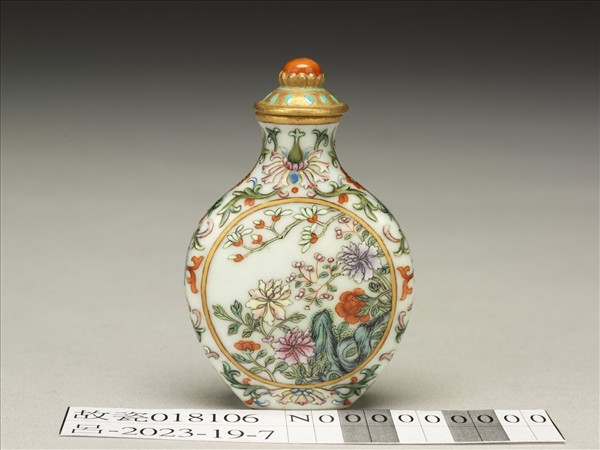 瓷胎粉彩玉堂富貴鼻煙壺