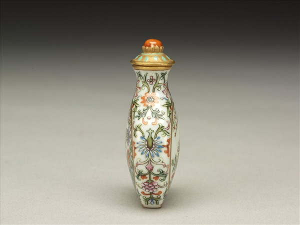 瓷胎粉彩玉堂富貴鼻煙壺