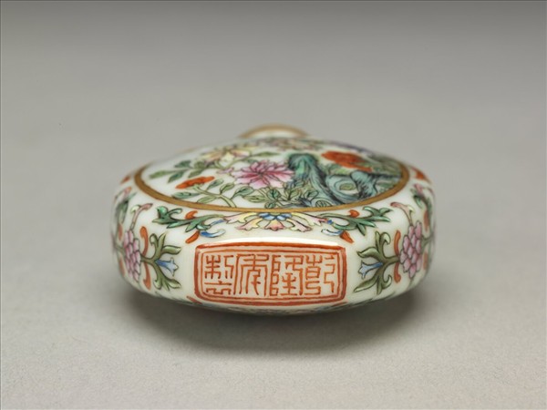 瓷胎粉彩玉堂富貴鼻煙壺