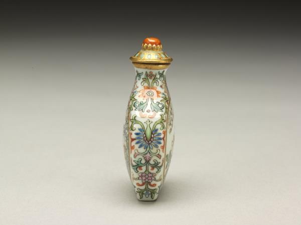 瓷胎粉彩玉堂富貴鼻煙壺