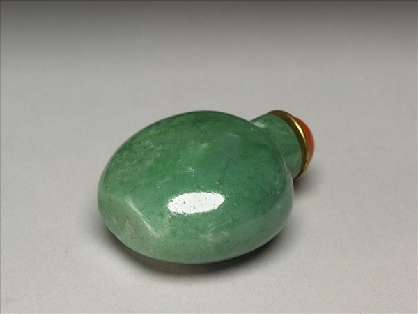 翠玉鼻煙壺