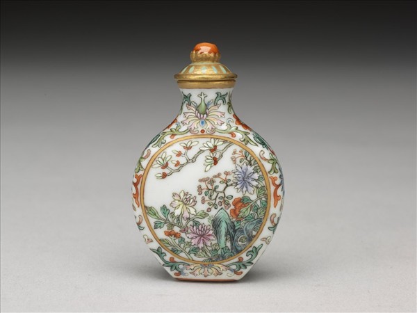 瓷胎粉彩玉堂富貴鼻煙壺