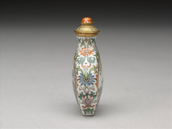 瓷胎粉彩玉堂富貴鼻煙壺