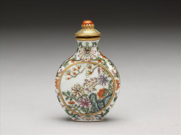 瓷胎粉彩玉堂富貴鼻煙壺