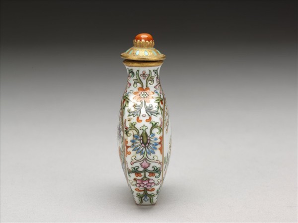 瓷胎粉彩玉堂富貴鼻煙壺