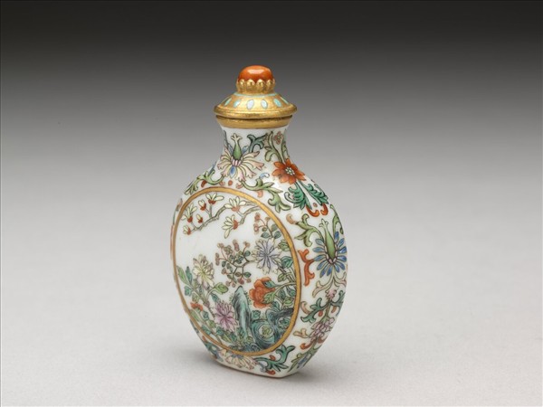 瓷胎粉彩玉堂富貴鼻煙壺