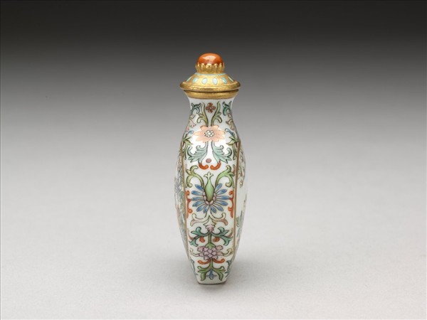 瓷胎粉彩玉堂富貴鼻煙壺