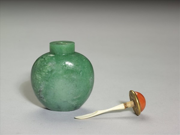 翠玉鼻煙壺