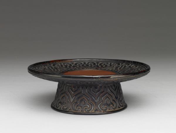 剔犀如意雲紋盞托