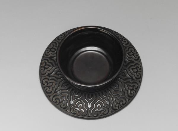 剔犀如意雲紋盞托