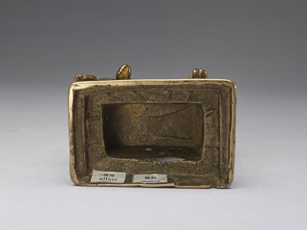 青銅金剛手菩薩半跏舒坐像