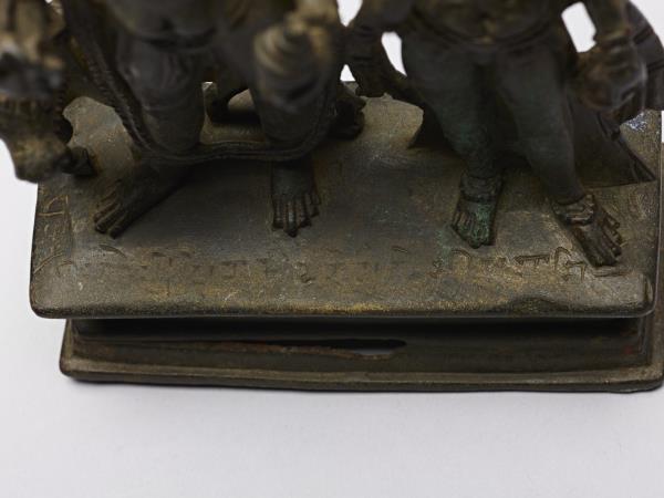 青銅鎏金烏瑪—大自在天及聖牛難提立像