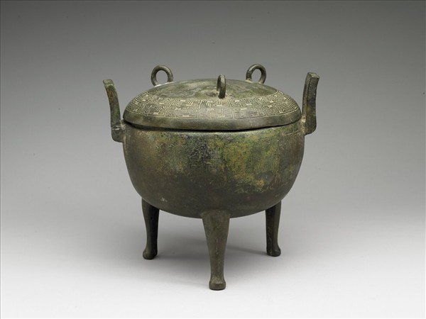 蟠虺紋鼎