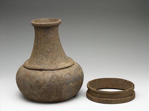 嵌銀獸面紋鐵壺