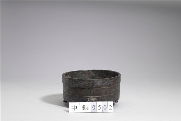 嵌銀三角雲紋奩