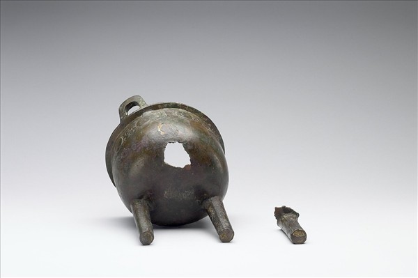 圓渦四瓣花紋鼎