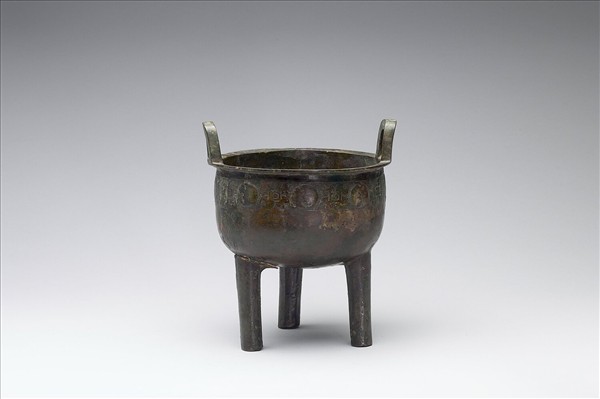 圓渦四瓣花紋鼎