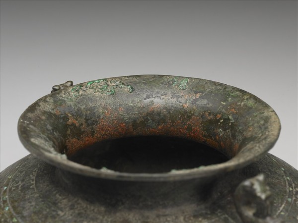 嵌松綠石蟠夔紋瓿