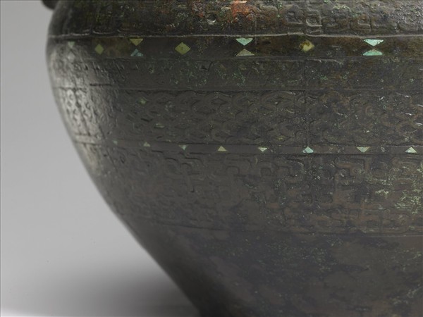 嵌松綠石蟠夔紋瓿