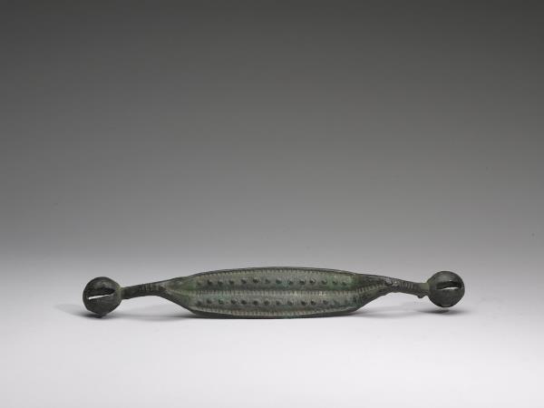 乳丁紋銅弓形器