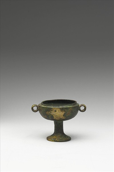 鎏金三角雲紋豆