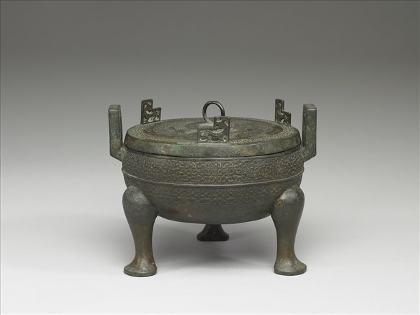 蟠虺紋鼎