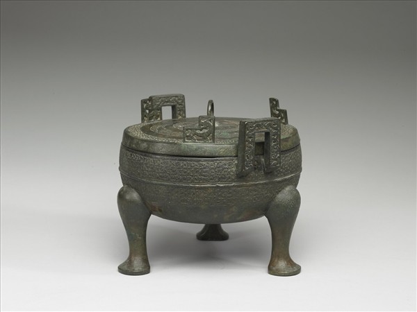 蟠虺紋鼎